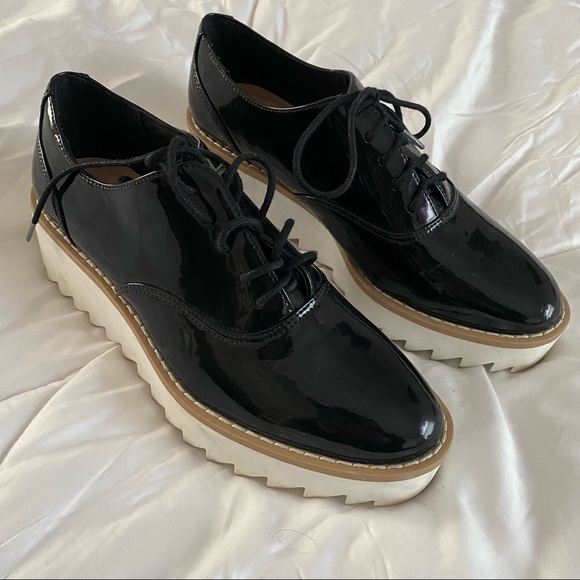 Divided Shiny Black Patent Leather PVC Platform Loafer - Picture 2 of 8